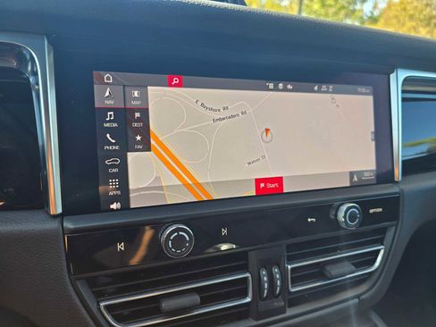 Used 2024 Porsche Macan image 57