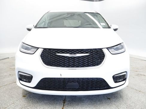 Certified 2023 Chrysler Pacifica Touring-L FWD image 12