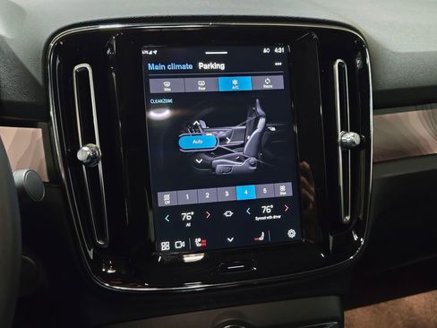 Used 2023 Volvo C40 P8 Recharge Plus w/ Climate Package image 17