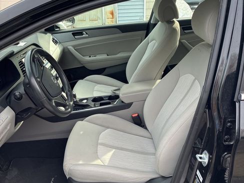 Used 2017 Hyundai Sonata Plug-In Hybrid image 5