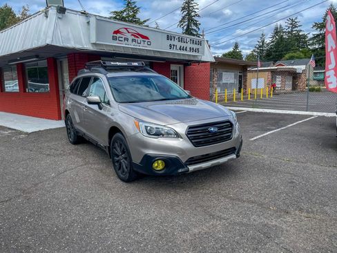 Used 2017 Subaru Outback 3.6R Limited AWD/4WD image 4