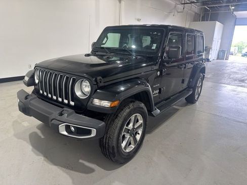 Used 2019 Jeep Wrangler Unlimited Sahara w/ Uconnect 4C Nav & Sound Group AWD/4WD image 5