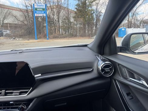 Used 2025 Chevrolet Equinox LT image 34