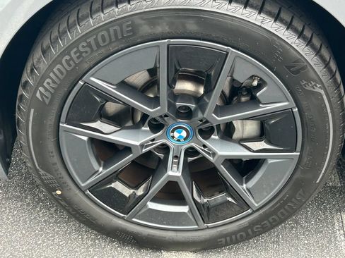 Used 2023 BMW i4 eDrive35 RWD image 9
