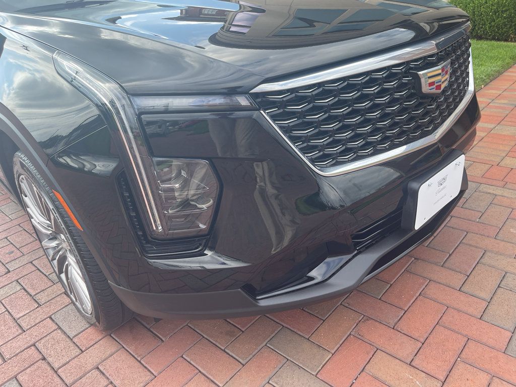 Used 2024 Cadillac XT4 Premium Luxury AWD/4WD image 4