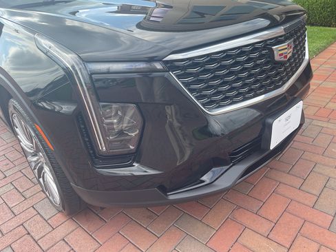 Used 2024 Cadillac XT4 Premium Luxury AWD/4WD image 4