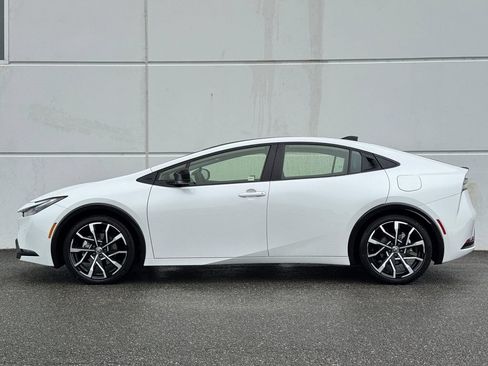 Certified 2024 Toyota Prius Prime FWD image 4