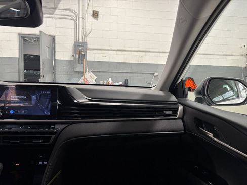 Used 2025 Toyota Camry LE image 34