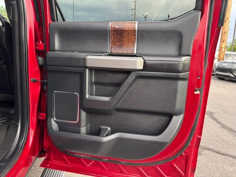 Used 2015 Ford F150 Platinum w/ Equipment Group 701A Luxury AWD/4WD image 20