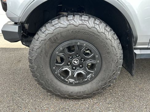 Used 2022 Ford Bronco Wildtrak image 8