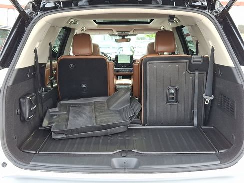 Used 2023 Nissan Pathfinder Platinum image 29