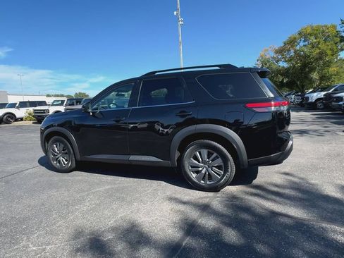 Used 2024 Nissan Pathfinder SV AWD/4WD image 6