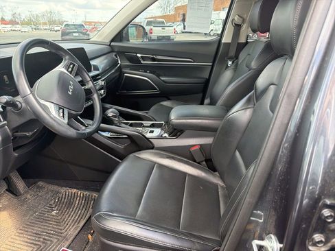 Used 2024 Kia Telluride LX image 7