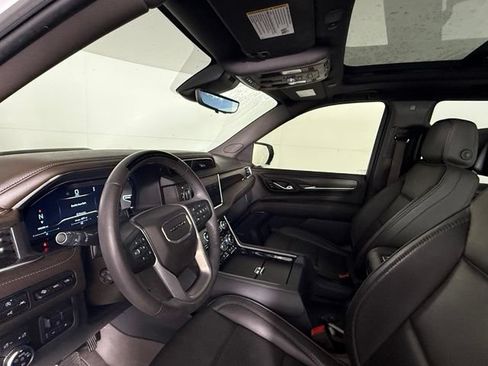 Used 2024 GMC Yukon Denali w/ Advanced Technology Package AWD/4WD image 5