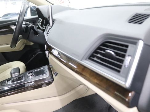 Used 2018 Audi Q5 2.0T Premium AWD/4WD image 31