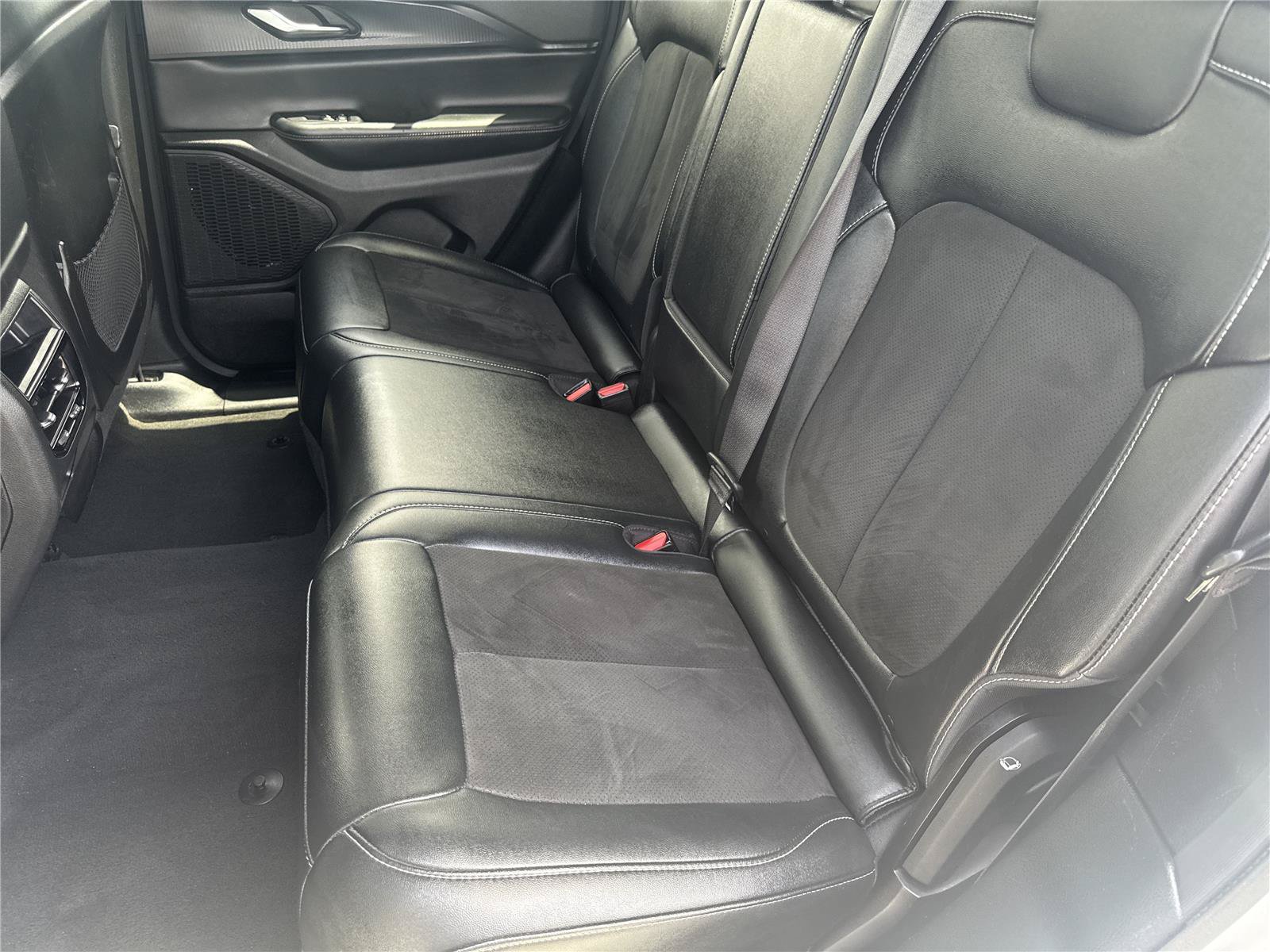 Used 2023 Jeep Grand Cherokee Altitude AWD/4WD image 31