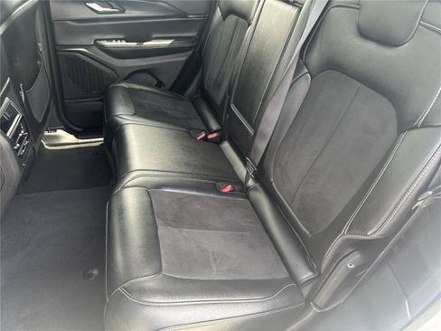 Used 2023 Jeep Grand Cherokee Altitude AWD/4WD image 31