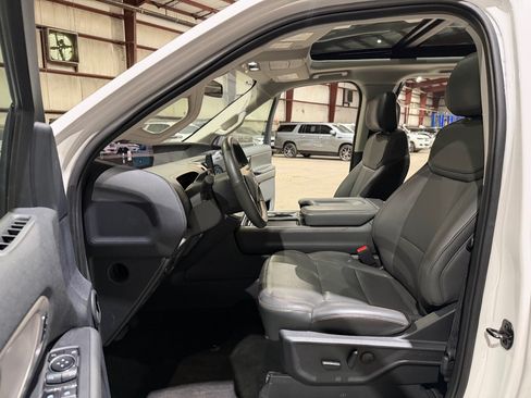 Used 2025 Ford Expedition Active AWD/4WD image 14