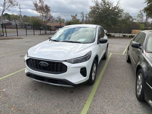 Used 2023 Ford Escape Active image 2