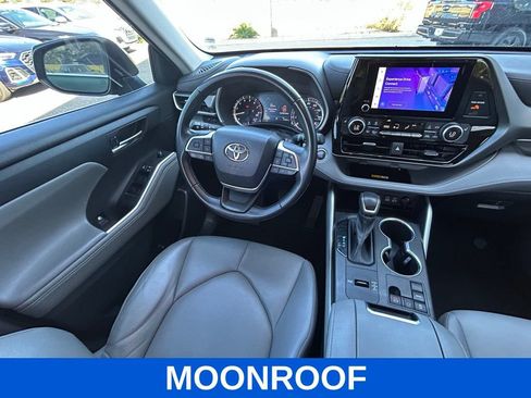 Used 2023 Toyota Highlander XLE FWD image 10
