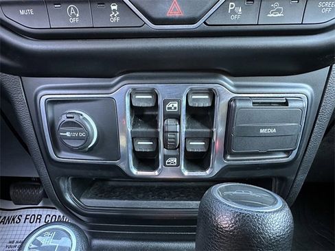 Used 2020 Jeep Gladiator Overland image 19