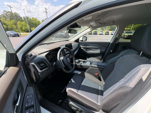 Used 2023 Nissan Rogue SV FWD image 12