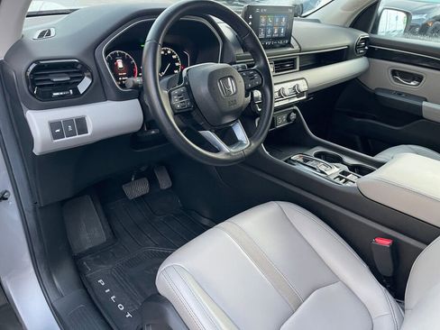 Used 2025 Honda Pilot EX-L image 9