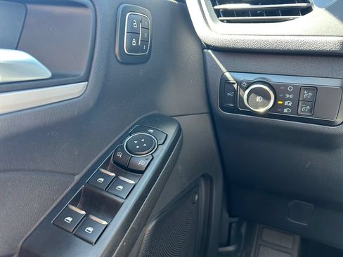 Used 2025 Ford Escape Platinum AWD/4WD image 17