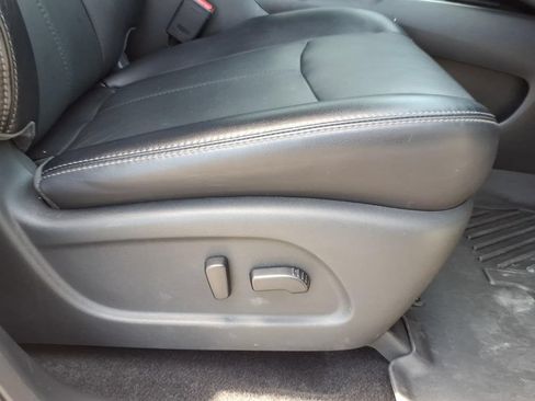 Used 2020 Nissan Pathfinder SL FWD image 13