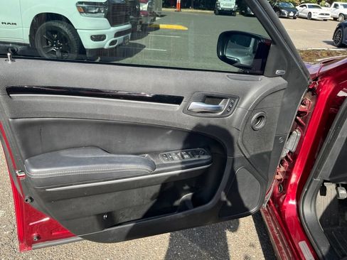 Used 2022 Chrysler 300 S w/ Comfort Group RWD image 9