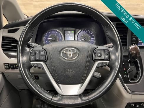 Used 2018 Toyota Sienna XLE w/ XLE Navigation Package image 9
