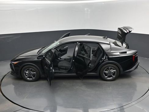 Certified 2025 Kia K4 LXS FWD image 17