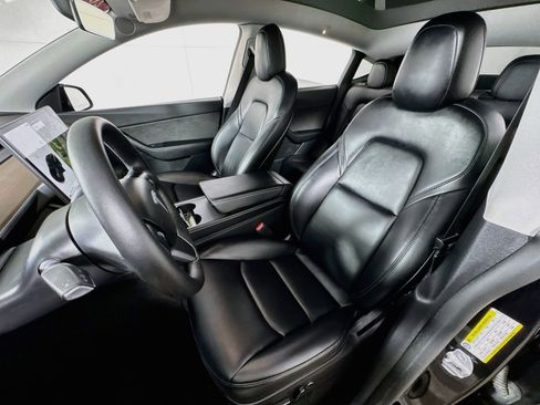 Used 2021 Tesla Model Y Long Range image 13