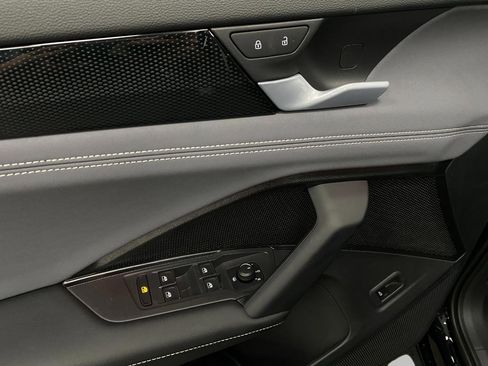 New 2025 Volkswagen Tiguan SE image 29