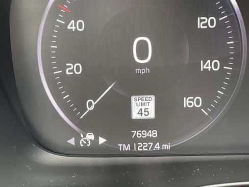 Used 2019 Volvo XC40 T5 Momentum AWD/4WD image 24