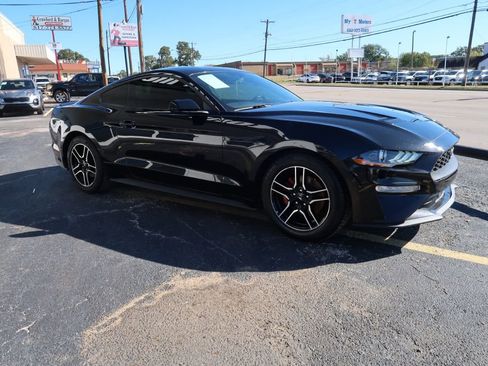 Used 2018 Ford Mustang Coupe w/ Equipment Group 101A image 3