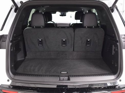 Used 2025 Chevrolet Traverse High Country image 24