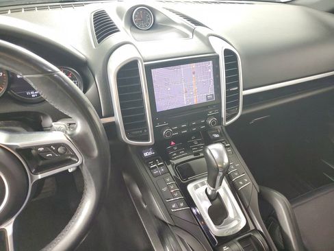 Used 2018 Porsche Cayenne Platinum Edition w/ Premium Package image 23