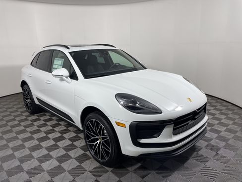 Certified 2026 Porsche Macan AWD/4WD image 9