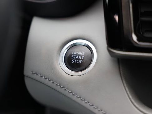 Used 2021 Toyota Highlander XLE image 23