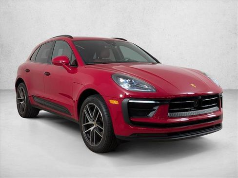 Certified 2025 Porsche Macan image 7