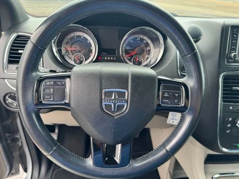 Used 2017 Dodge Grand Caravan SXT FWD image 13