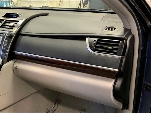 Used 2014 Toyota Camry XLE w/ Leather Package image 20