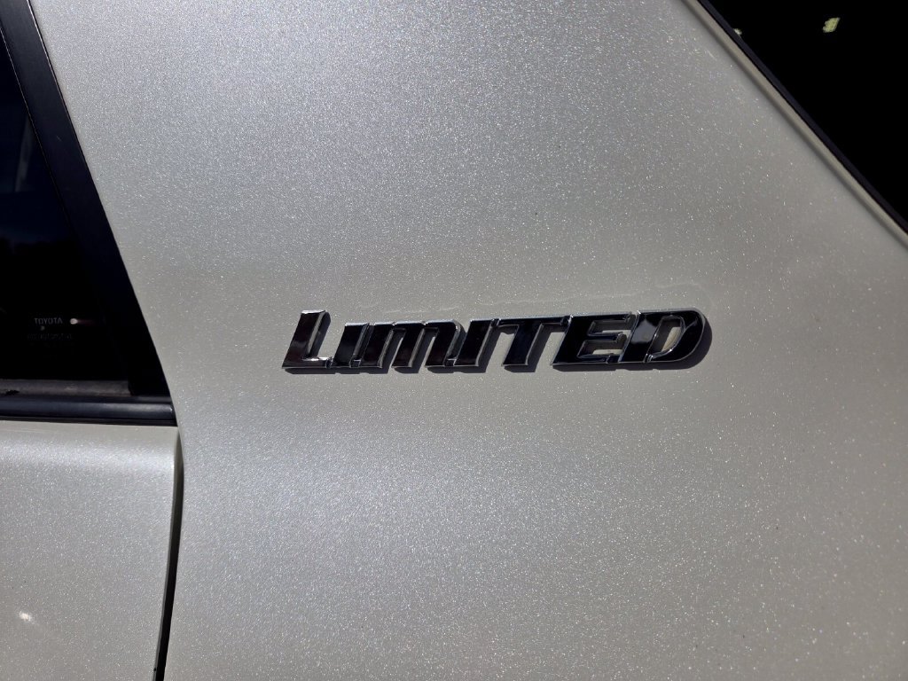 Used 2011 Toyota 4Runner Limited AWD/4WD image 4