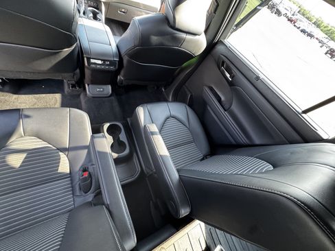 Used 2023 Toyota Highlander XSE AWD/4WD image 9