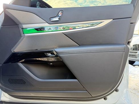 Used 2023 BMW 760i xDrive w/ Parking Assistance Package image 29