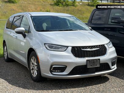 Used 2023 Chrysler Pacifica Touring-L