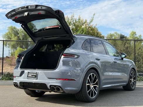 Certified 2024 Porsche Cayenne S AWD/4WD image 32