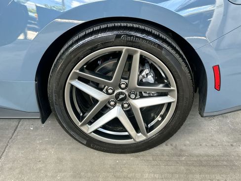 Used 2025 Ford Mustang Coupe RWD image 11