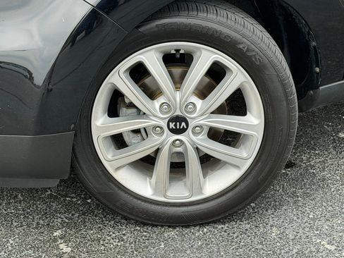 Used 2019 Kia Soul + FWD image 3